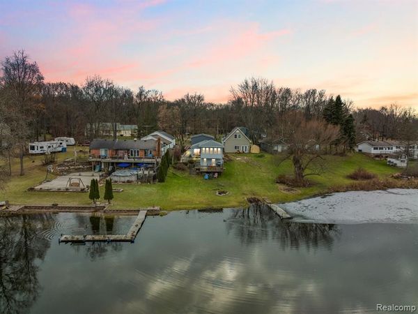 3529 Lakeview Drive, Brandon Twp, MI 48462