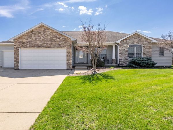 1524 Silver Valley Drive, Dewitt, IA 52742