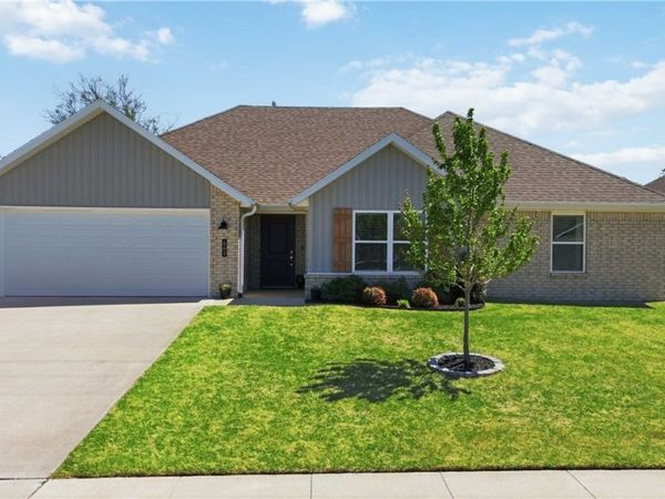 641 Hayden James Street , Prairie Grove, AR 72753