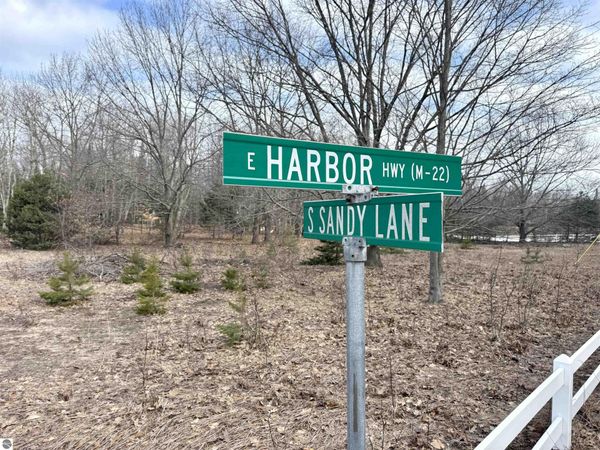 Sandy Lane E, Cedar, MI 49621