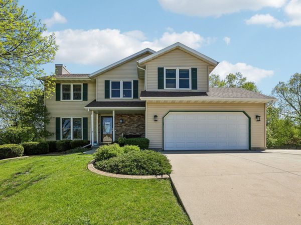 422 Oakwood Drive, Oregon, WI 53575