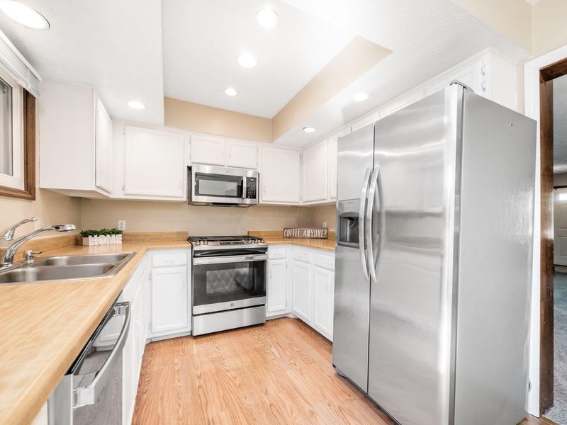 5374 Tartan Lane, Unit 33, Columbus, OH 43235 Photo 2