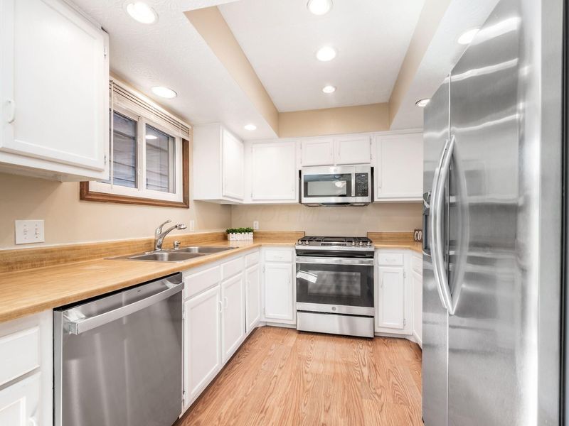 5374 Tartan Lane, Unit 33, Columbus, OH 43235 Photo 3