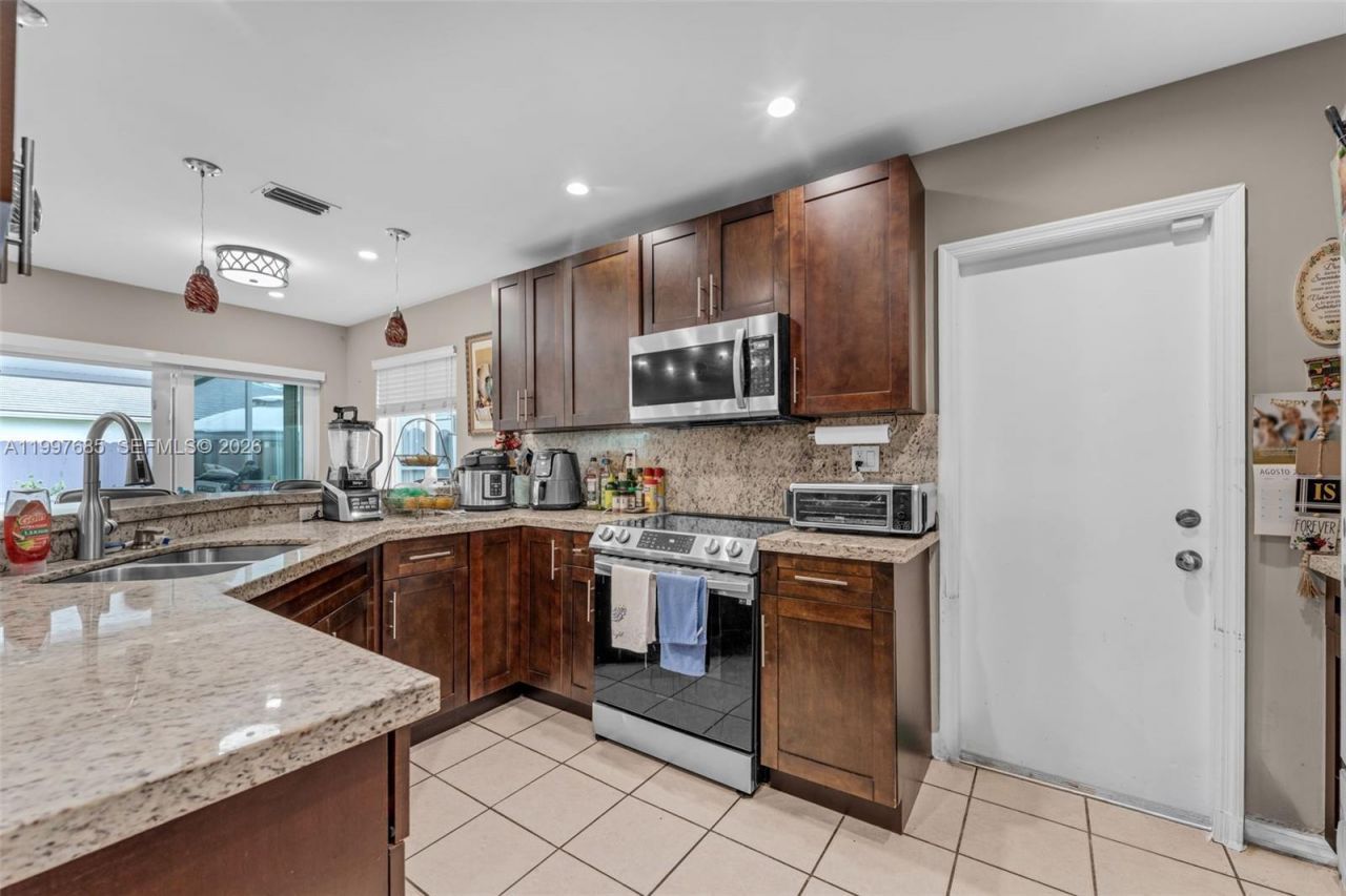 13731 SW 173rd Terr, Miami, FL 33177 Photo