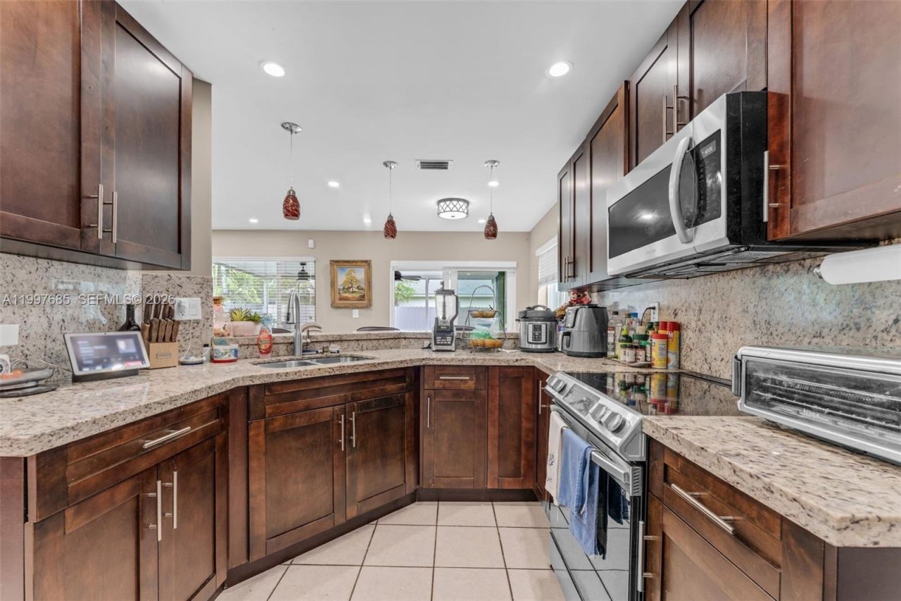 13731 SW 173rd Terr, Miami, FL 33177 Photo