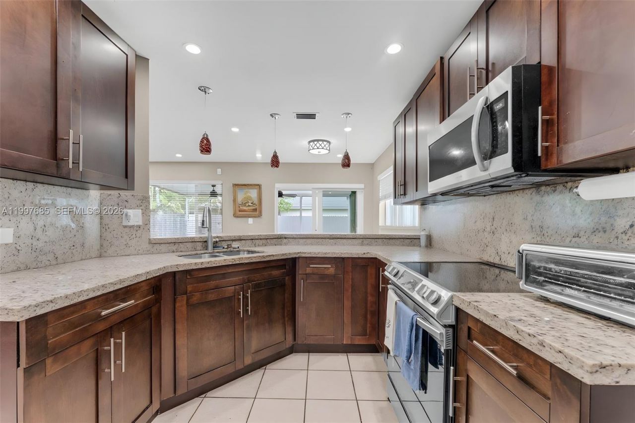 13731 SW 173rd Terr, Miami, FL 33177 Photo