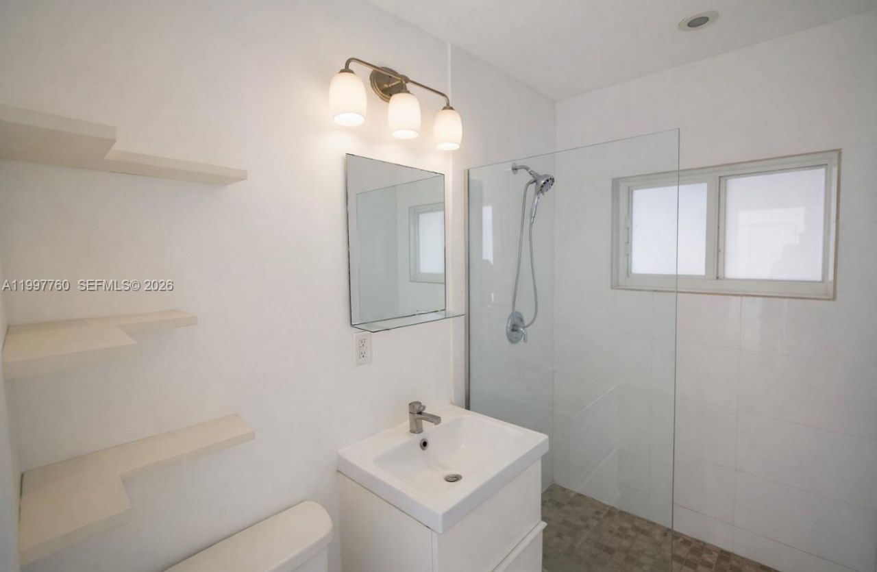 560 NE 67th St , Unit 1, Miami, FL 33138 Photo