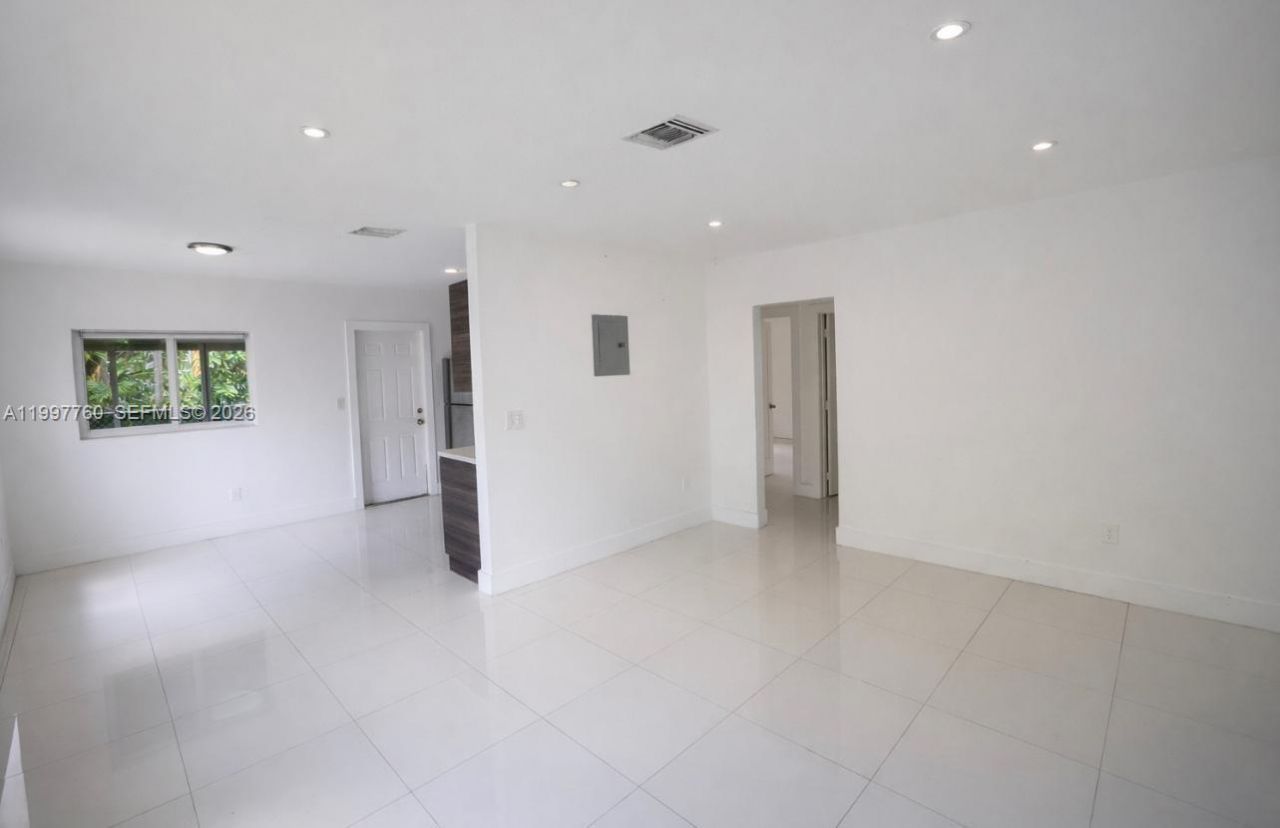 560 NE 67th St , Unit 1, Miami, FL 33138 Photo