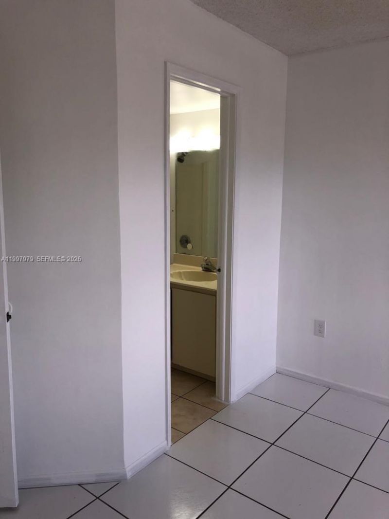 10241 NW 9th St Cir , Unit 213-5, Miami, FL 33172 Photo