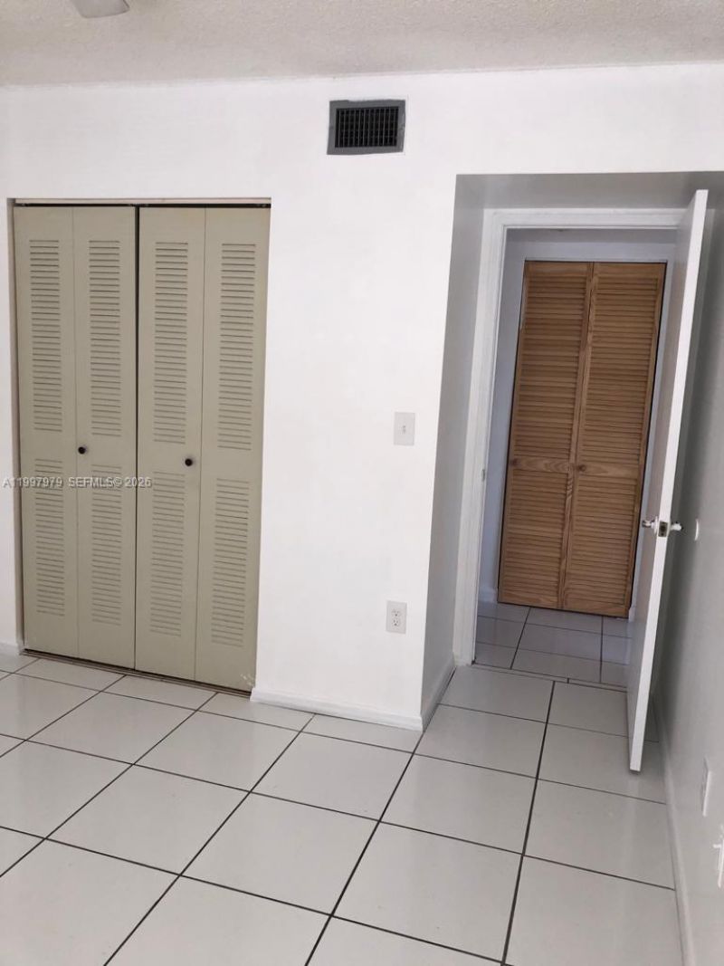 10241 NW 9th St Cir , Unit 213-5, Miami, FL 33172 Photo