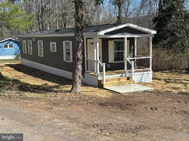 8 ASH LANE , QUAKERTOWN, PA 18951