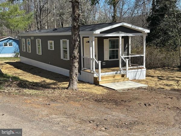 8 ASH LANE , QUAKERTOWN, PA 18951