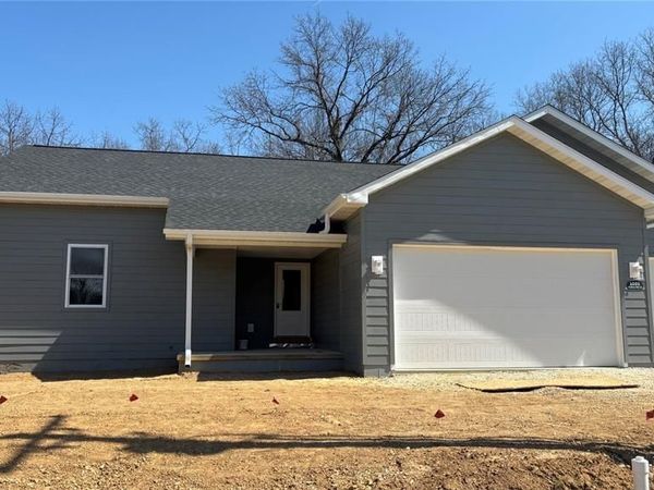 1001 Grafton Hills Drive, Grafton, IL 62037