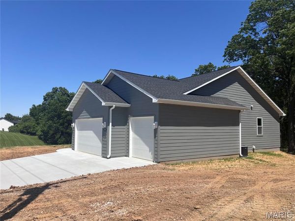 1001 Grafton Hills Drive, Grafton, IL 62037