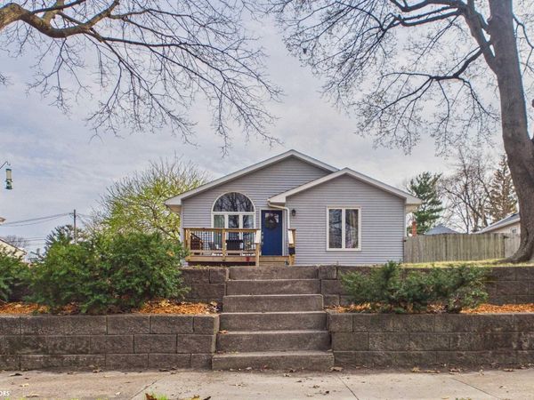 832 High Avenue E, Oskaloosa, IA 52577