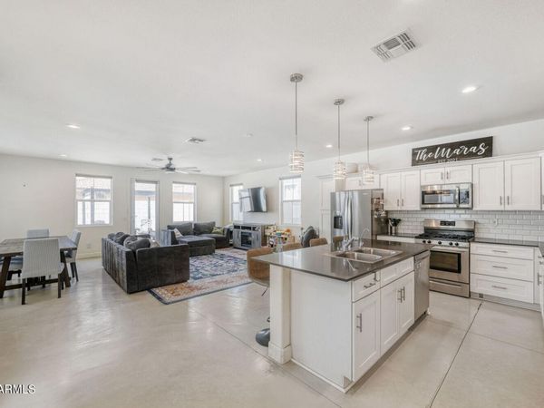 3218 W GLENDALE Avenue, Unit 24, Phoenix, AZ 85051