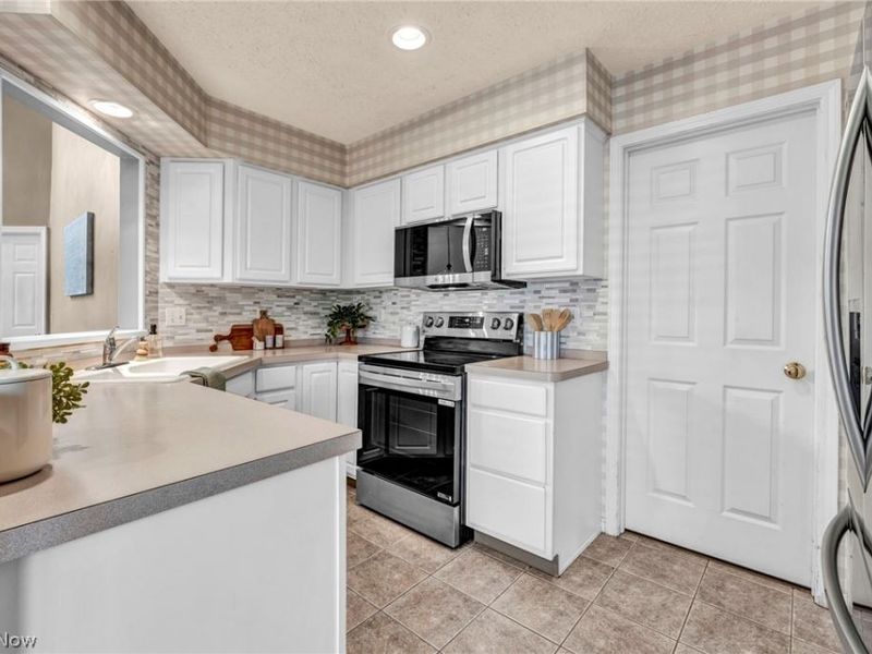 2747 Wyndgate Court, Westlake, OH 44145 Photo 3