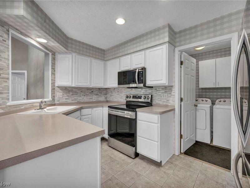 2747 Wyndgate Court, Westlake, OH 44145 Photo 3