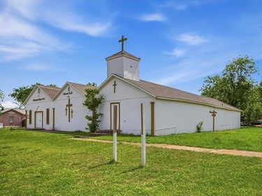 1700 E Davis Avenue, Fort Worth, TX 76104