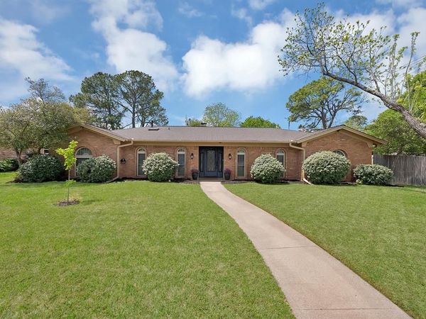 1500 Wagon Wheel Trail, Pantego, TX 76013