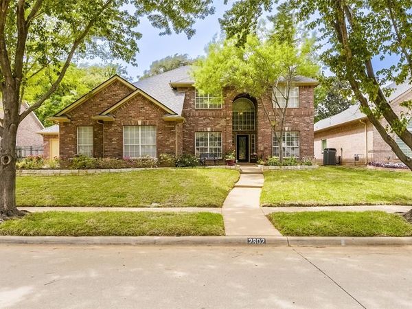 2802 Park Run Drive , Arlington, TX 76016