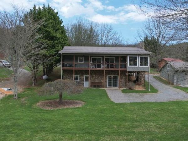 1044 Jackson Drive, Piney Creek, NC 28663