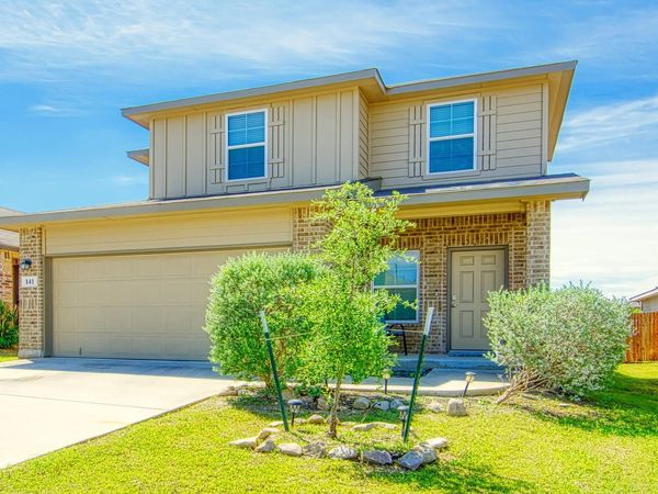 141 Bunkers Hill, Floresville, TX 78114