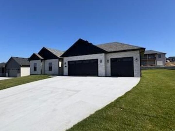 16600 KLINTON DRIVE, Boonville, MO 65233