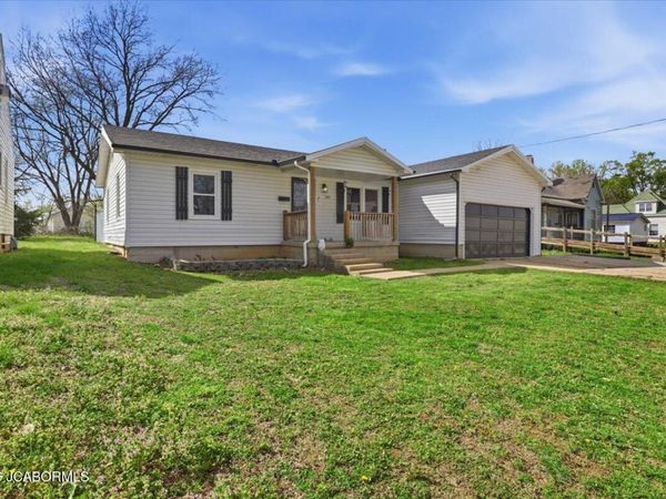 305 N VAN BUREN STREET, Versailles, MO 65084