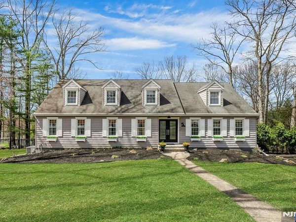 105 Apple Ridge Road, WOODCLIFF LAKE, NJ 07677