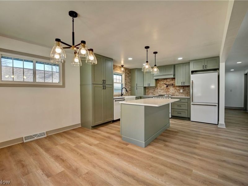 212 High Street, Dover, OH 44622 Photo 7