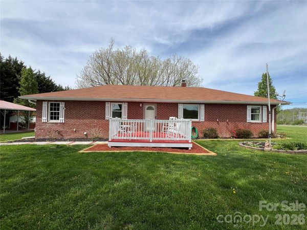 93 Laycock Road , Hendersonville, NC 28792