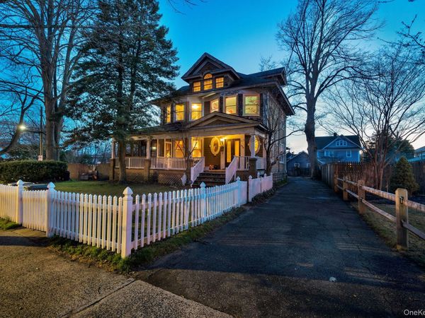 320 S Bayview Avenue , Freeport, NY 11520