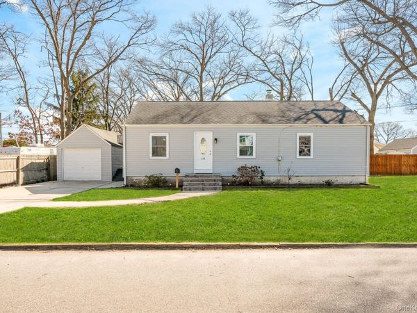 270 26th Street , Copiague, NY 11726