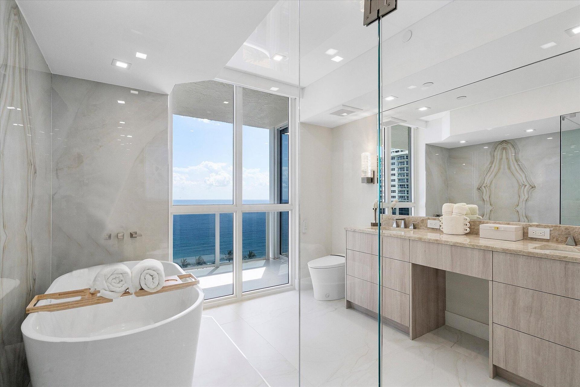 3100 N Ocean Boulevard, Unit 1501, Fort Lauderdale, FL 33308 Photo