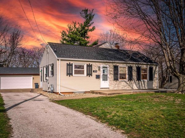 206 S WALNUT Street, Eureka, IL 61530