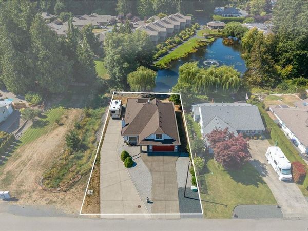 530 Dalmatian Dr, French Creek, BC V9P 1Y4