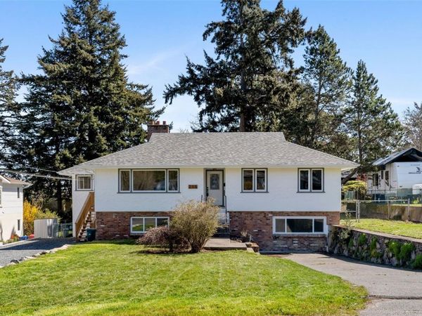 215 Suzanne Pl, View Royal, BC V9B 1P2