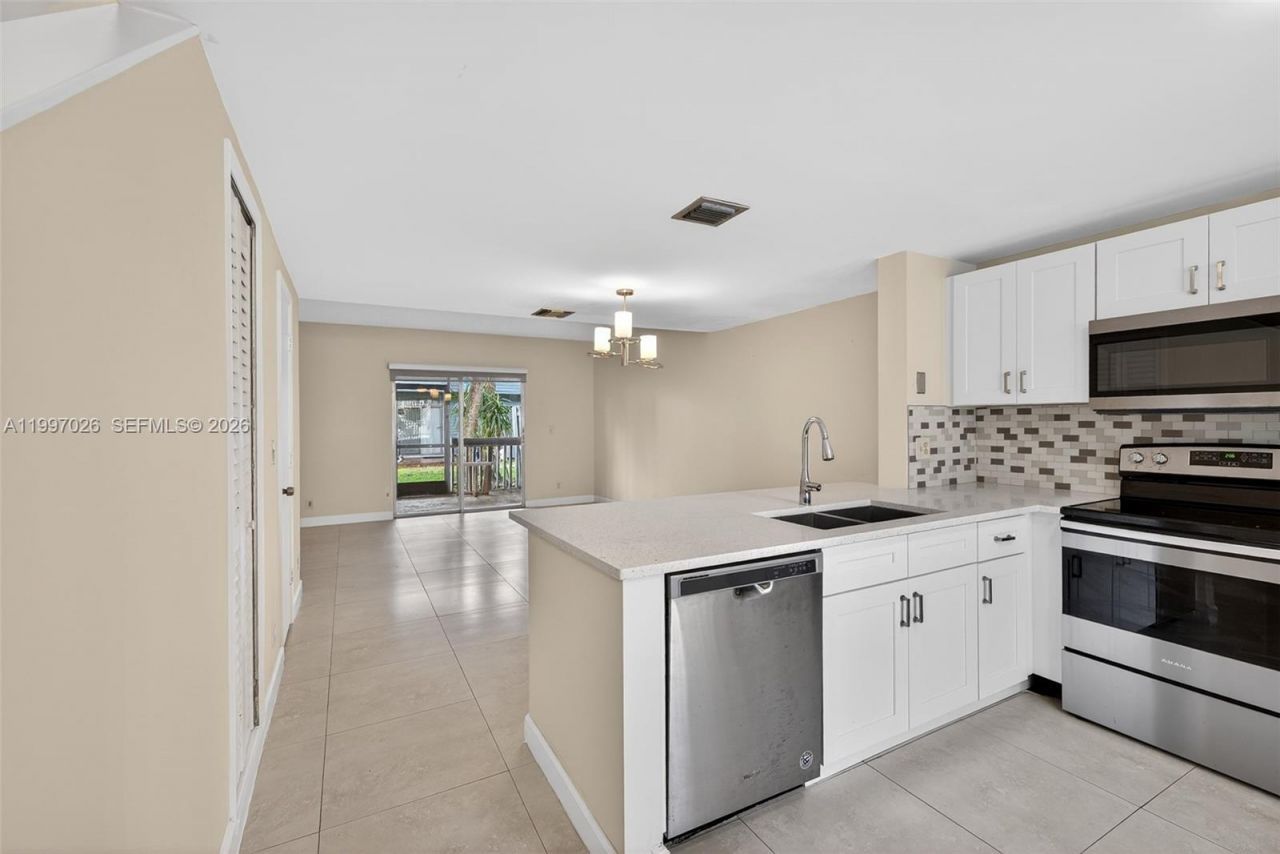 85 SW 3rd St, Pompano Beach, FL 33060 Photo