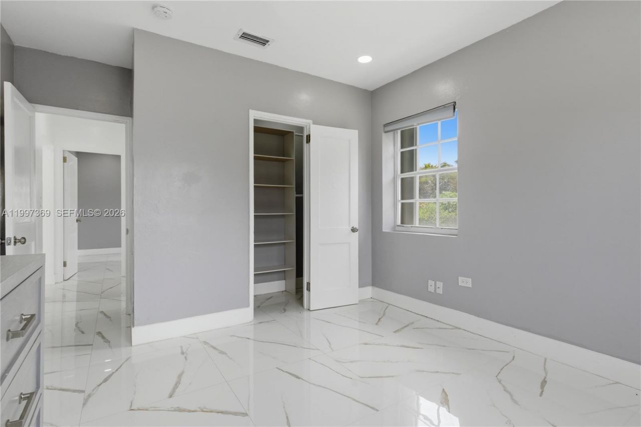 11221 NE 9th Ave, Biscayne Park, FL 33161 Photo