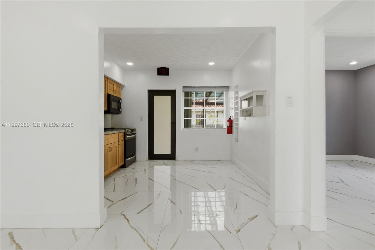 11221 NE 9th Ave, Biscayne Park, FL 33161 Photo