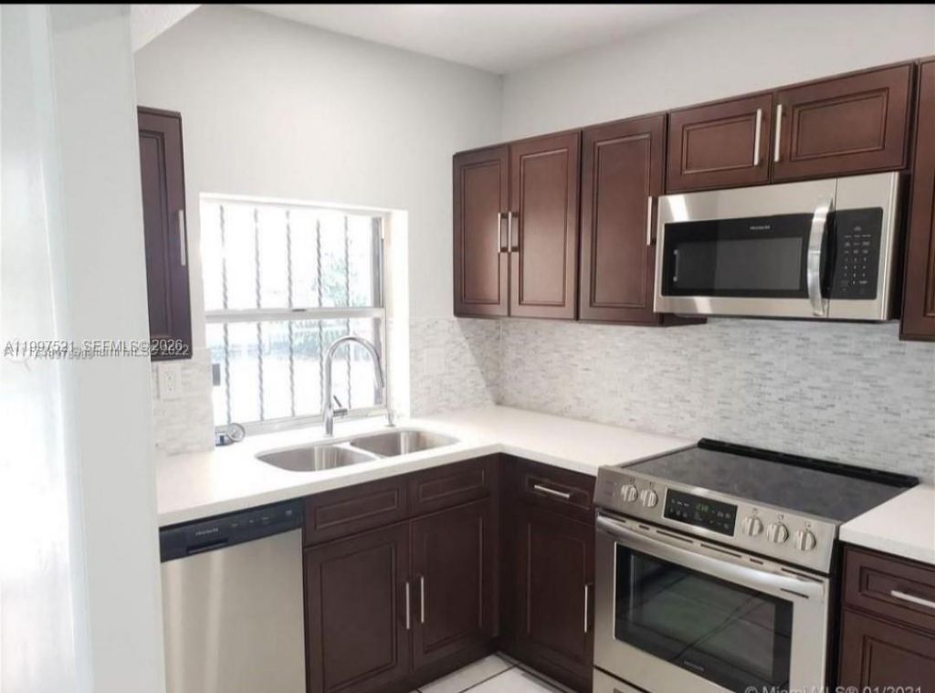 3040 SW 77th Ct, Miami, FL 33155 Photo