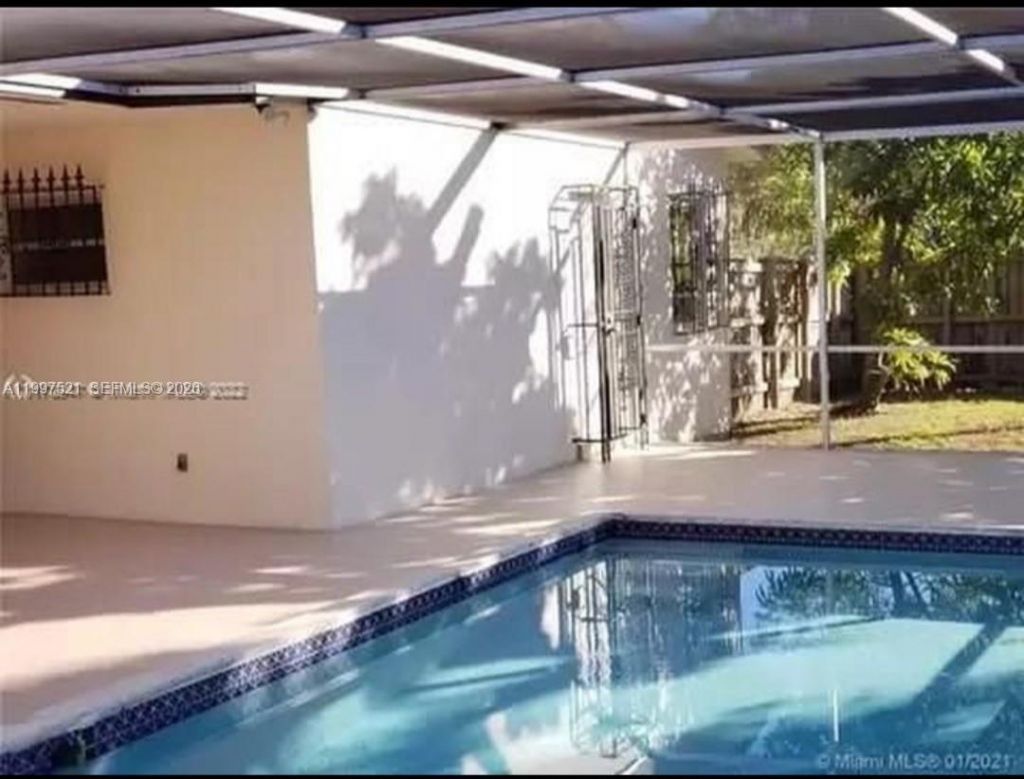 3040 SW 77th Ct, Miami, FL 33155 Photo