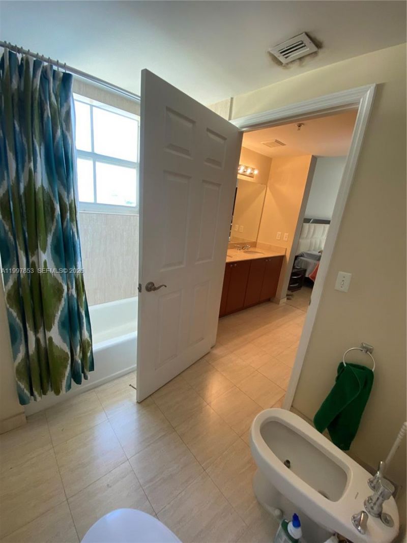 2425 SW 27th Ave , Unit 1008, Miami, FL 33145 Photo