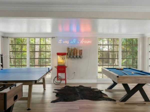 1652 NE 39th St , Oakland Park, FL 33334