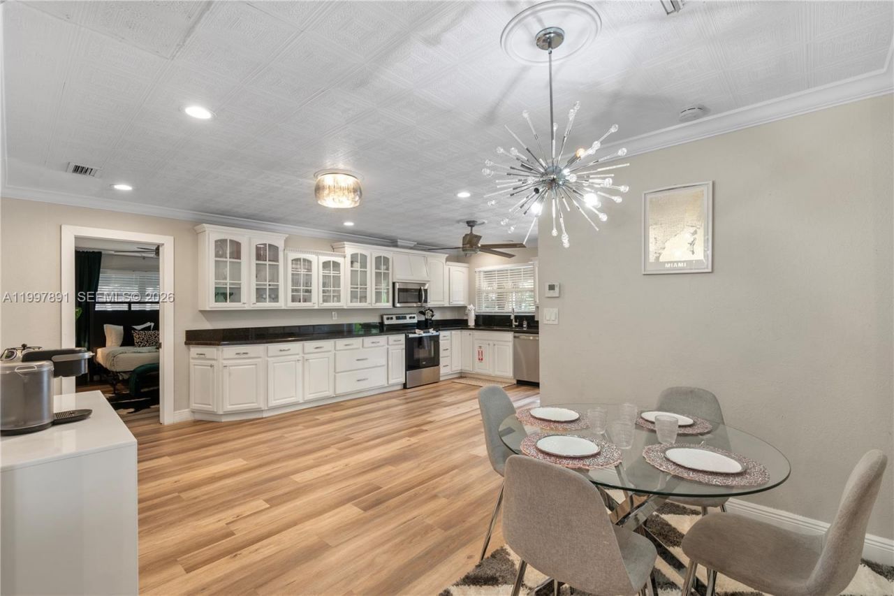 1652 NE 39th St , Oakland Park, FL 33334 Photo