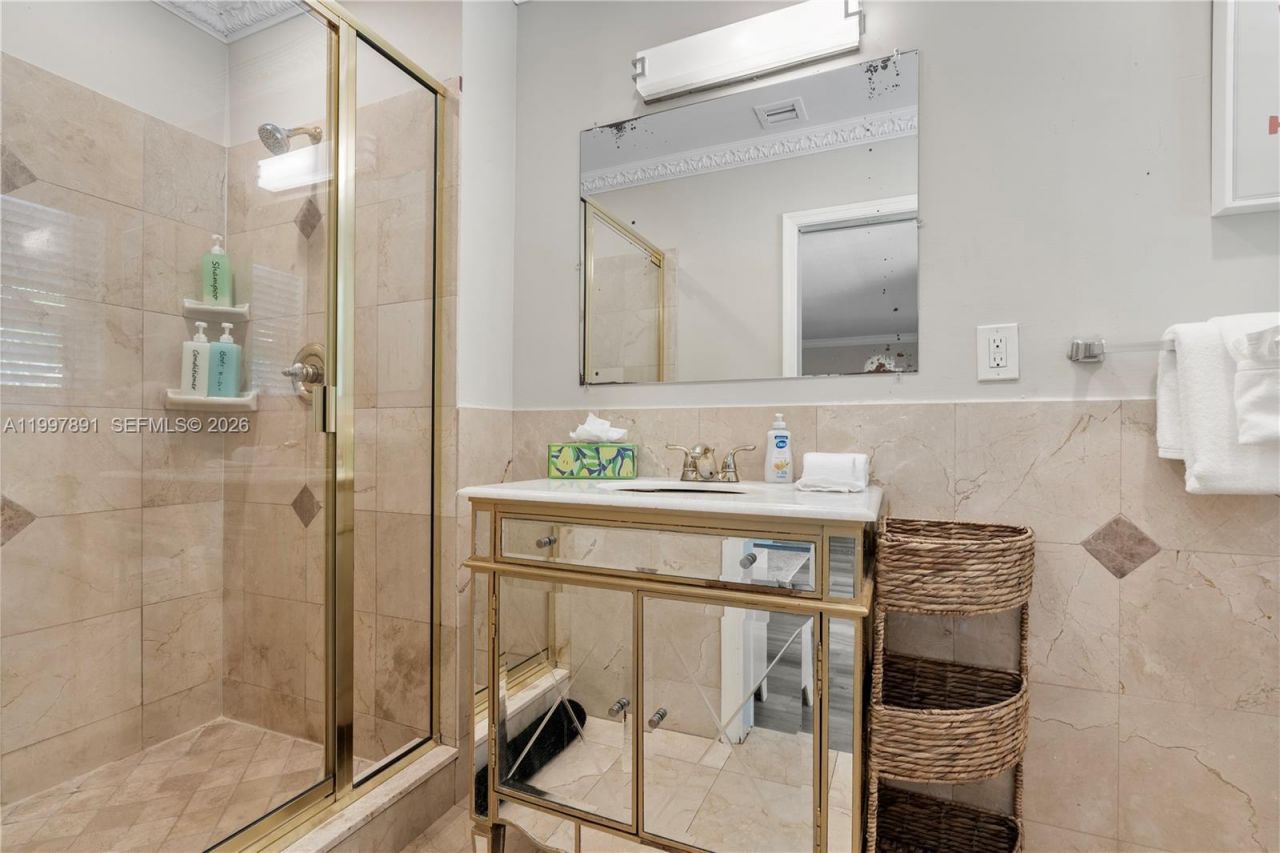 1652 NE 39th St , Oakland Park, FL 33334 Photo