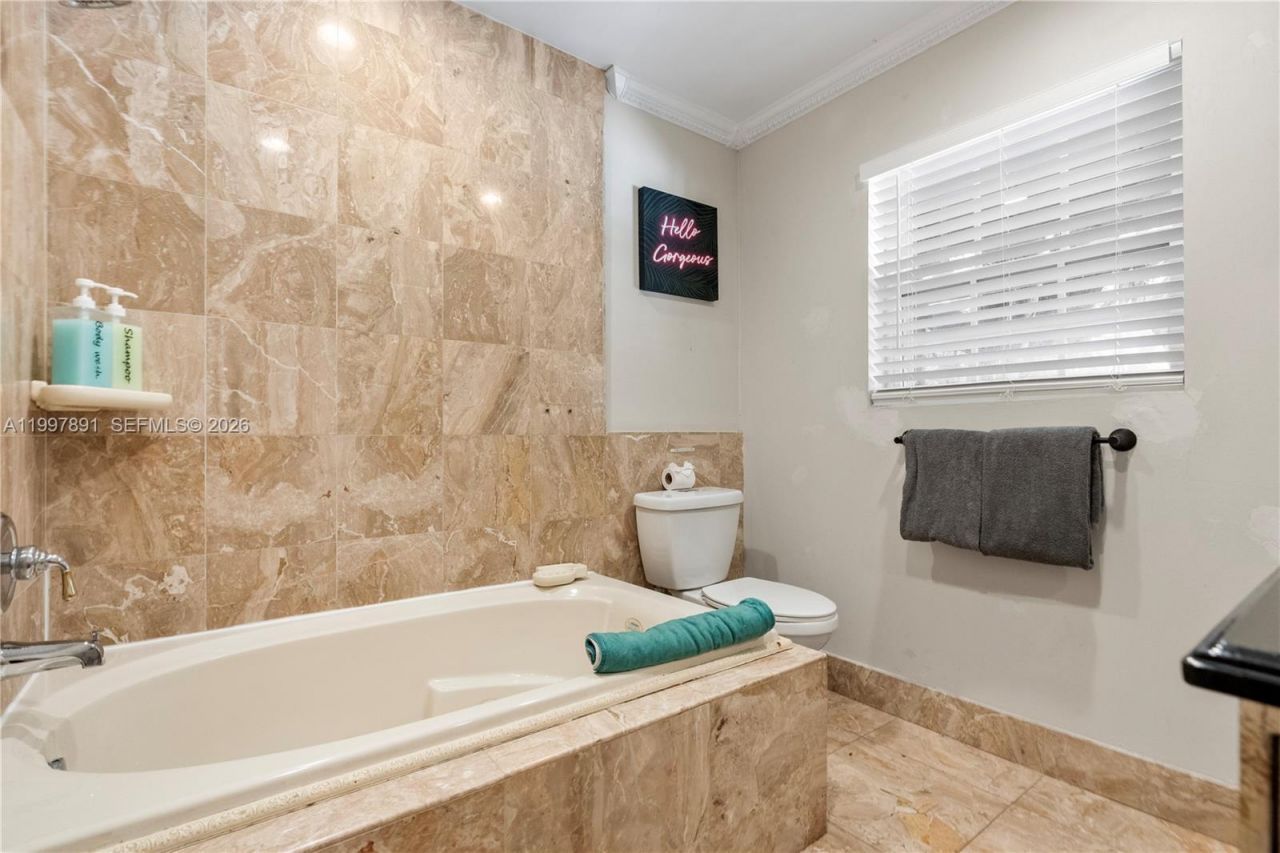 1652 NE 39th St , Oakland Park, FL 33334 Photo