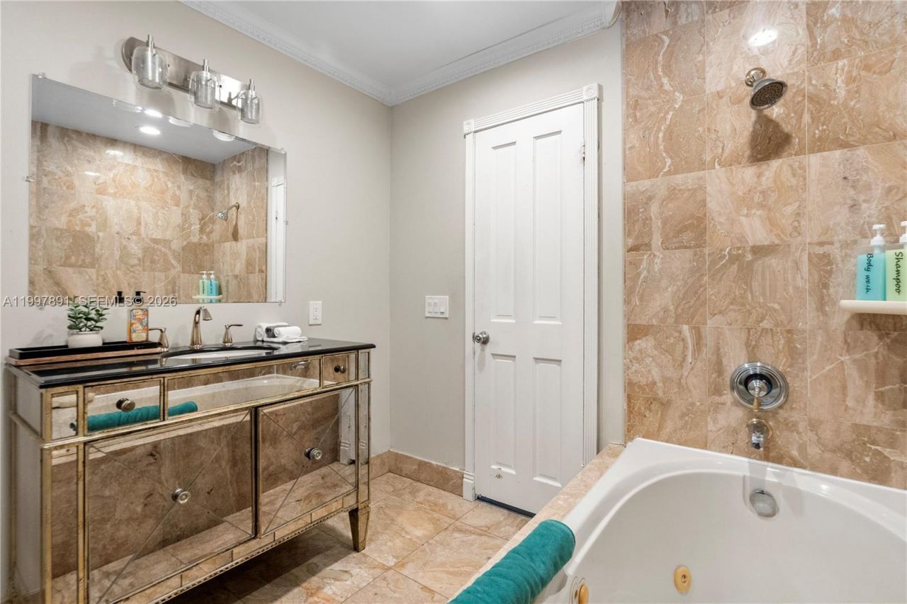 1652 NE 39th St , Oakland Park, FL 33334 Photo