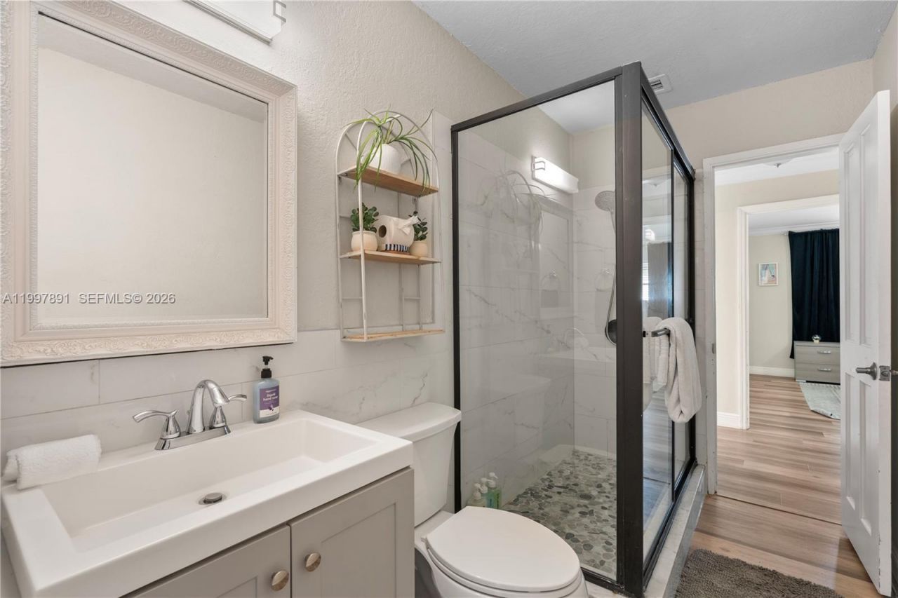 1652 NE 39th St , Oakland Park, FL 33334 Photo